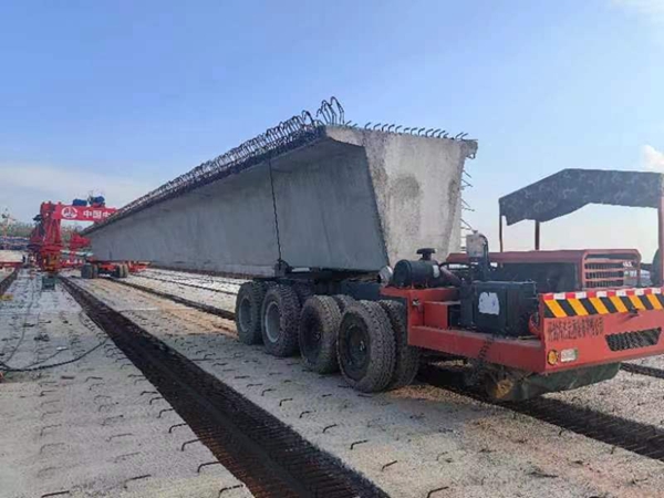 220噸運(yùn)梁車運(yùn)輸190噸梁片