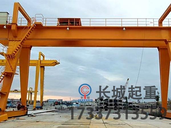 關于懸挑式龍門吊的優勢特點 輪胎式龍門吊銷售