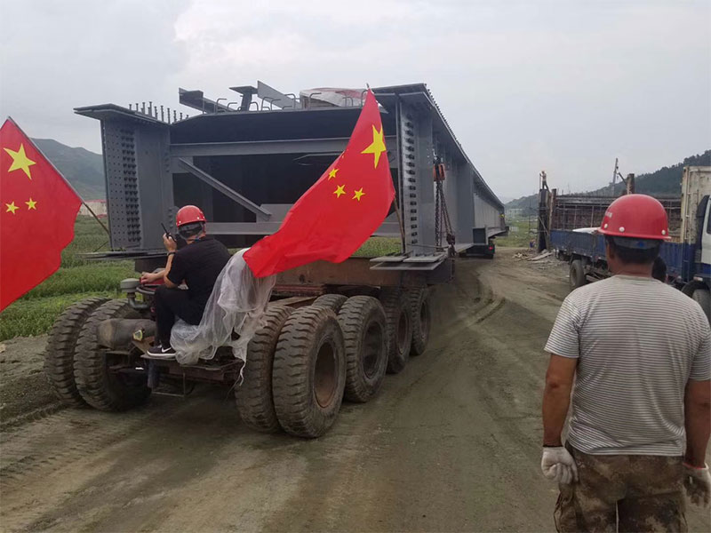 220噸運(yùn)梁車運(yùn)輸190噸鋼箱梁