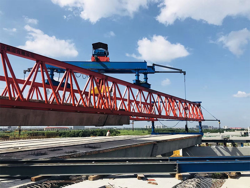 JQJ160-40架橋機(jī)架設(shè)50度斜角梁